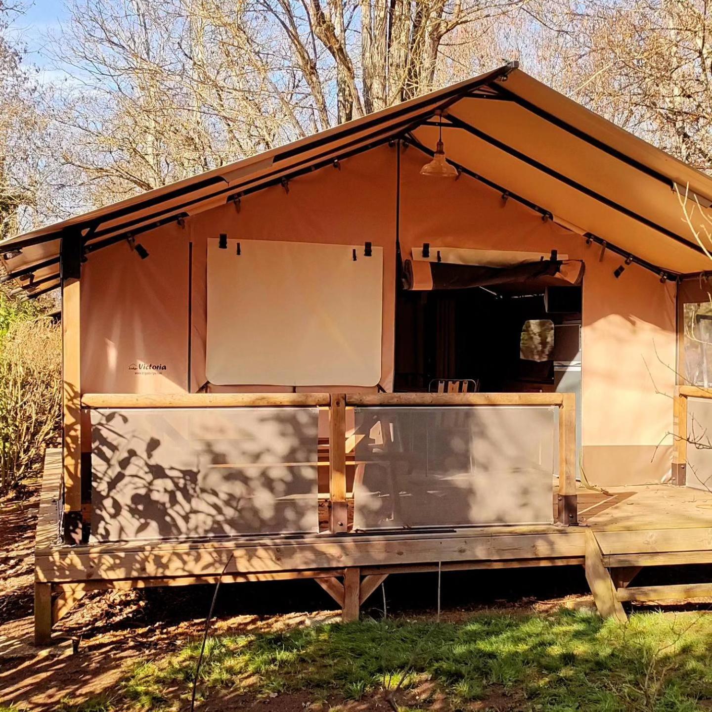 Camping Le Clos De La Lere Cayriech Екстериор снимка