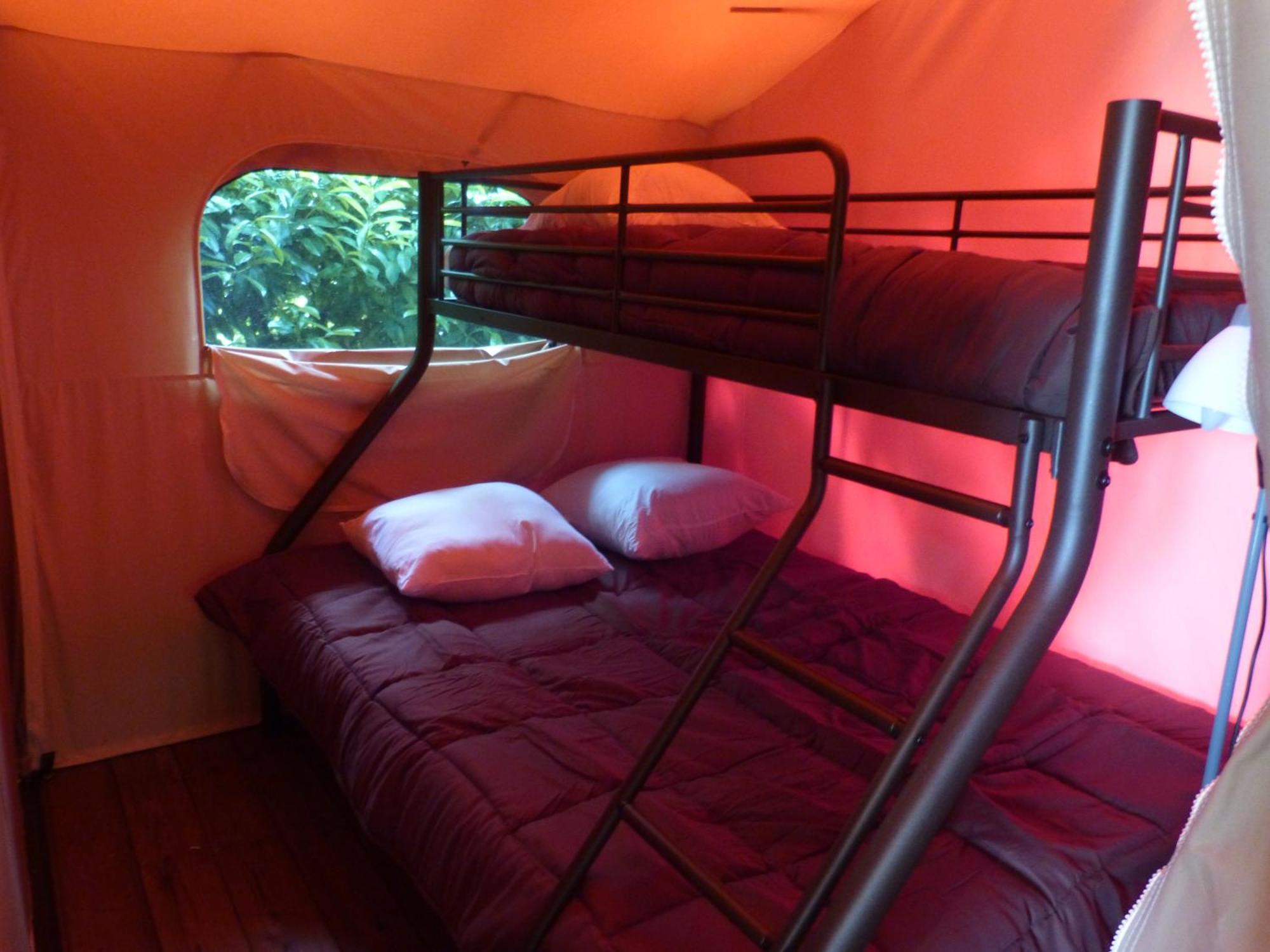 Camping Le Clos De La Lere Cayriech Екстериор снимка
